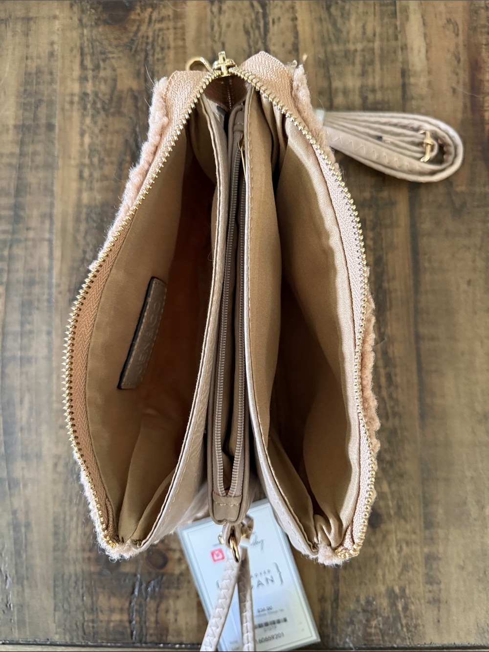 Jen & Co Faux Sherpa Wristlet in Blush Pink with Detachable Strap - Picture 3 of 3